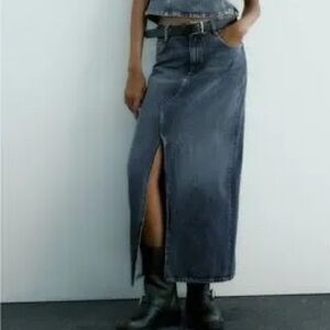 Zara Distressed Front Slit Medium
Wash Denim Skirt Sz XS.